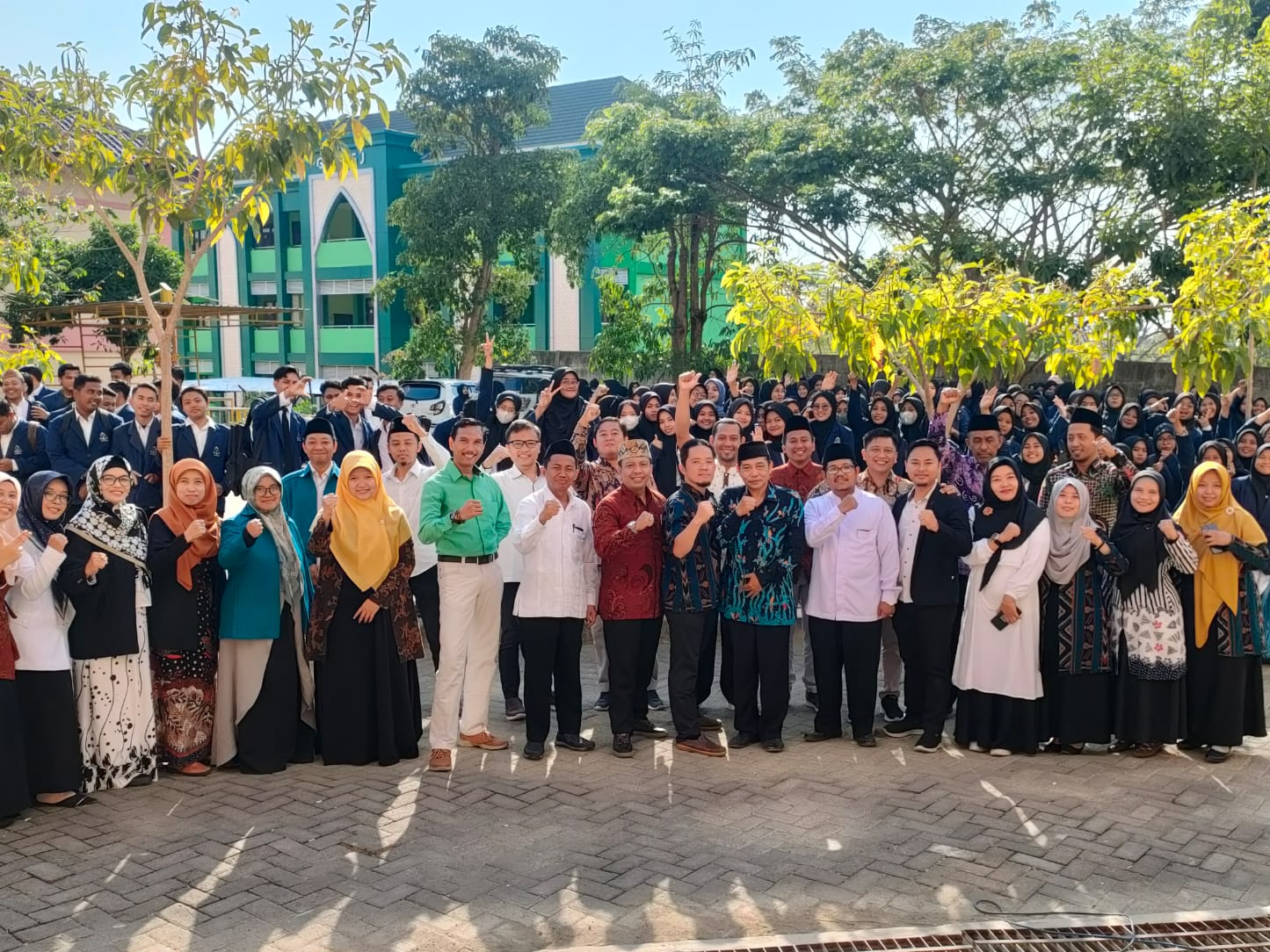 MAHASISWA PMP 2 TAHUN 2023 RESMI DILEPAS DAN DISERAHKAN PADA SEKOLAH MITRA